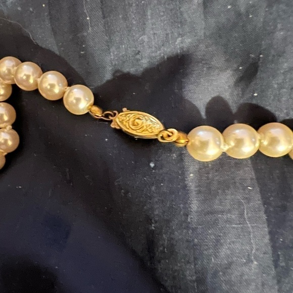 Pearls (faux), 24”, individually knotted - Picture 11 of 11